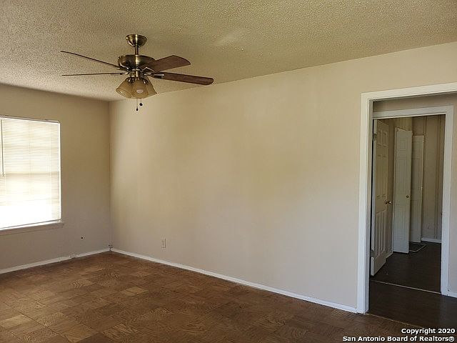 2nd image of 526 Rexford Dr