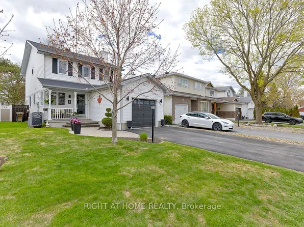 29 Peacock Cres, Ottawa, ON K2J 3P8