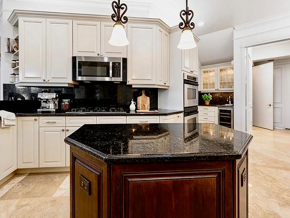 4th image of 712 SANDY POINT Lane