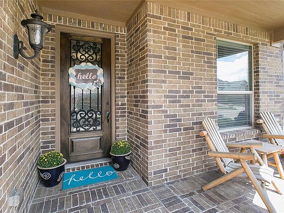 2nd image of 2401 Lynbridge Dr