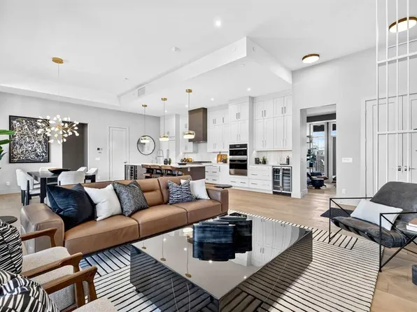 140 W Marina Cv SE #302, Calgary, AB T3M 3P4