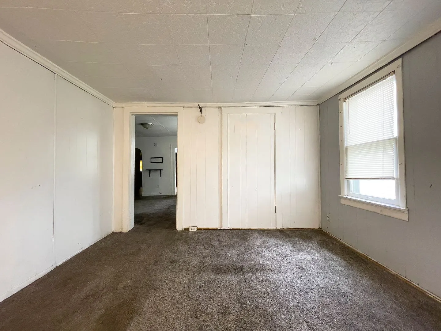 For Rent: 912 S Penn St. Cozy 3-Bedroom Home with a fenced in yard & detached garage! Washer & Dr... — Photo 4
