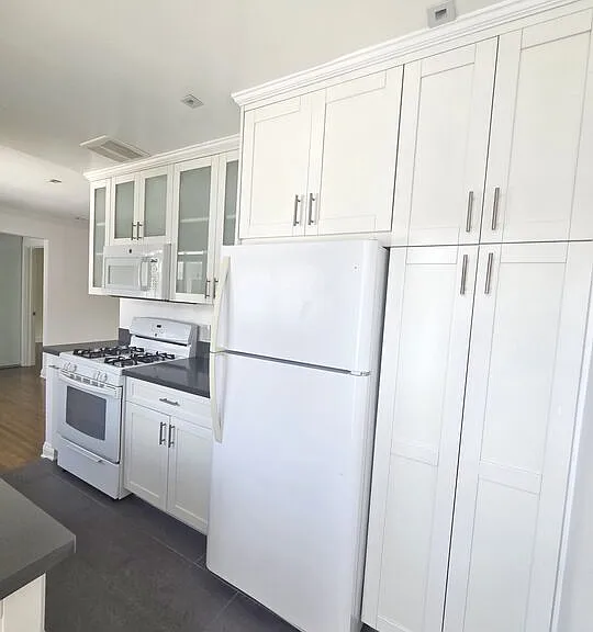 134 San Vicente Blvd #C — Photo 9
