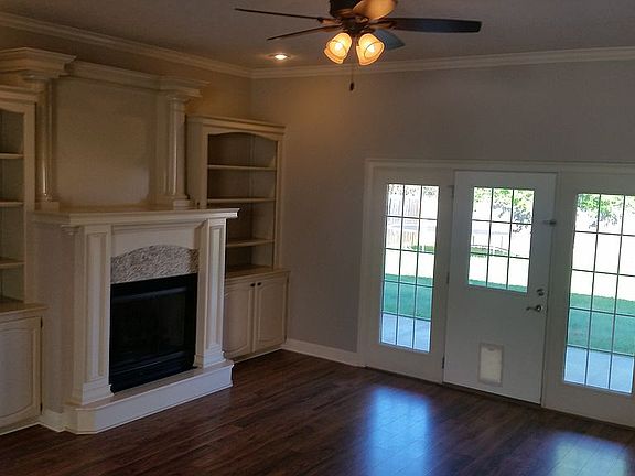 Living room w/ fireplace 