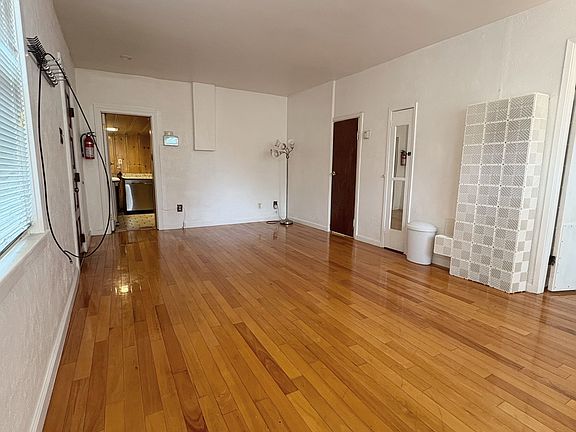2nd image of 619 E 19th St