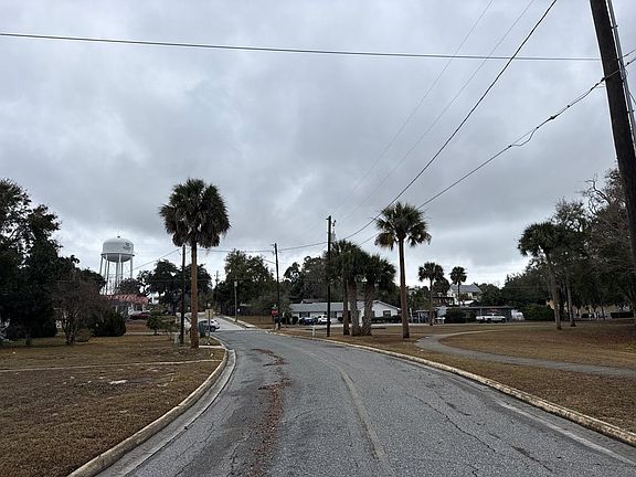 4th image of 205 S College St