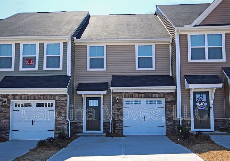 17 Country Dale Dr — Photo 1