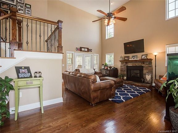 3rd image of 4885 Keeneland Pl