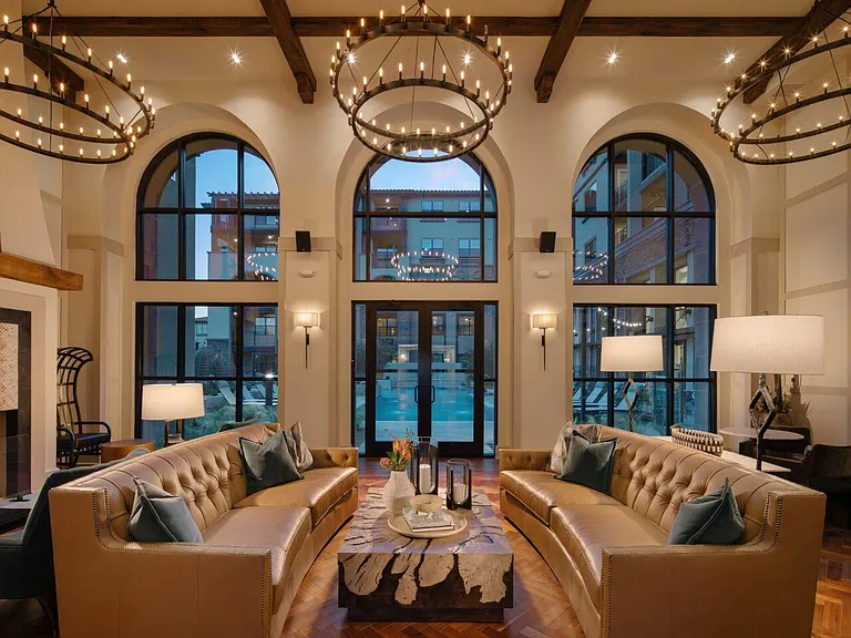Manor Scottsdale — Photo 6