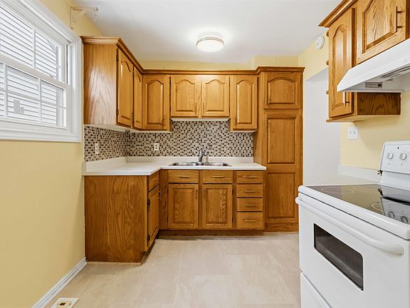 5th image of 3628 Barrington St