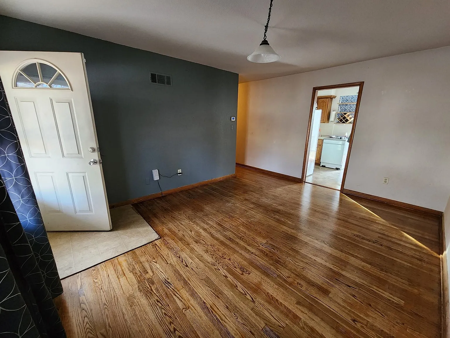 3 bed, 840 sqft, $1,400 — Photo 3