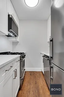 Sold by Bond New York | media 4