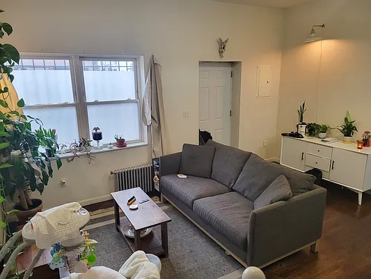 Rented by MCR Realty | media 25