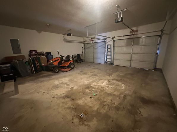 8 Gladiator Dr, Waynetown, IN 47990