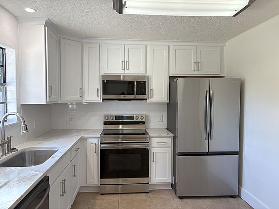 2nd image of 4017 Baywoods Dr