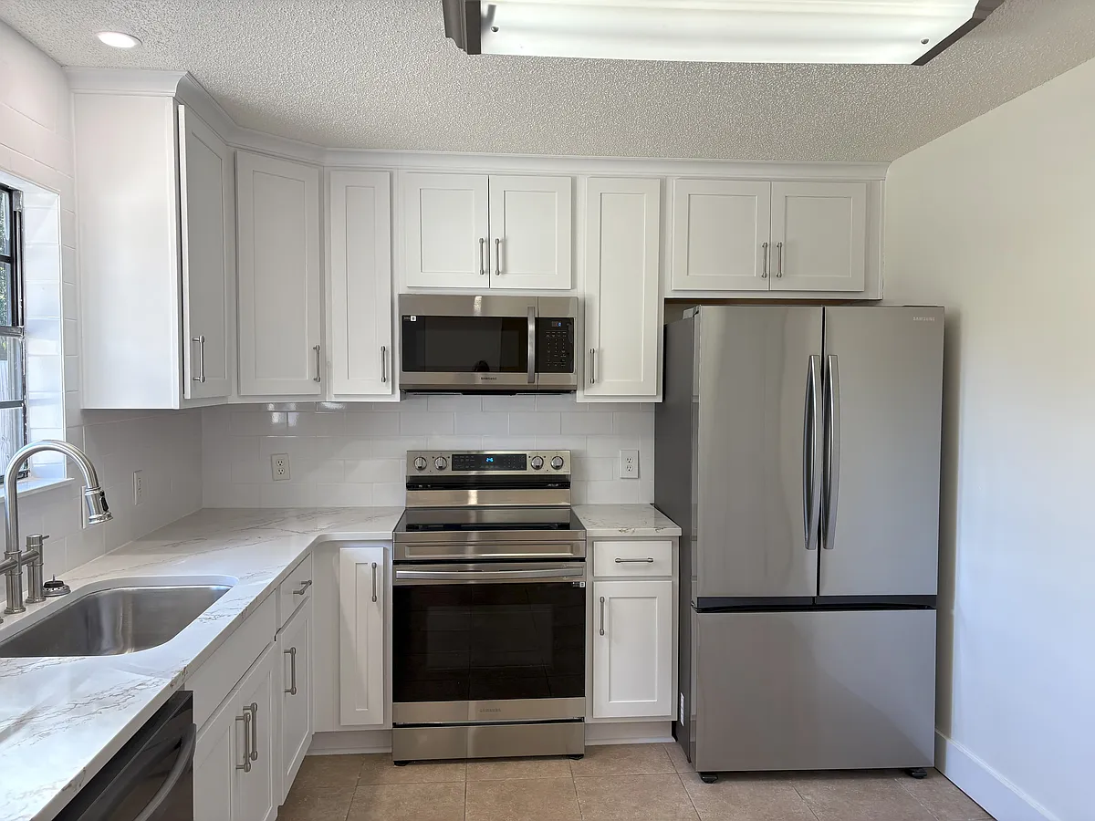 Building Photo - 4017 Baywoods Dr