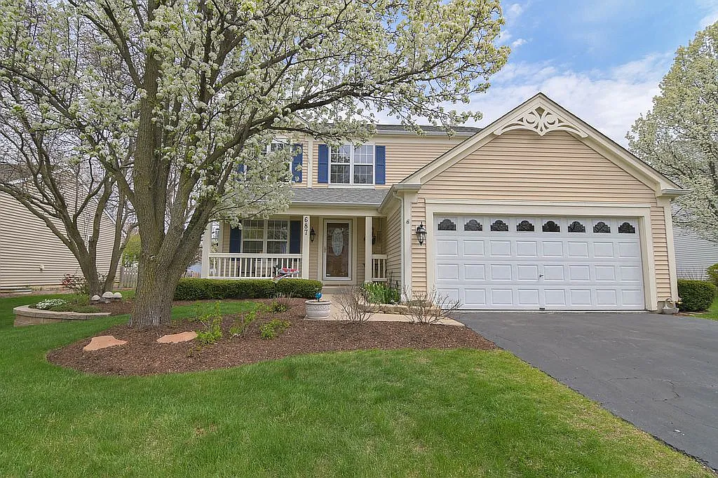 687 Fieldstone Dr photo 1