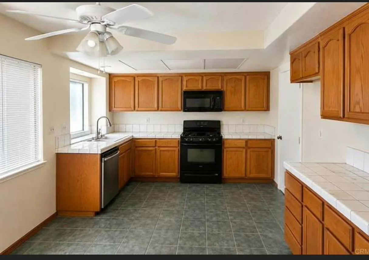 3 bed, 2.5 bath, 1570 sqft, $3,300 — Photo 4