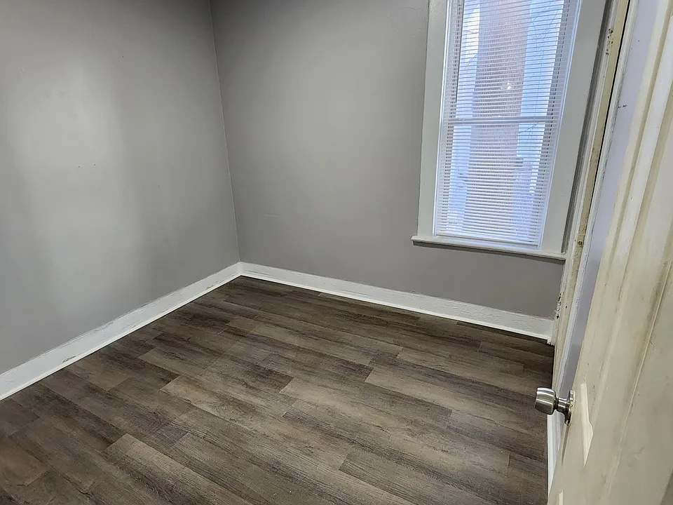 810 Francis Ave #1
