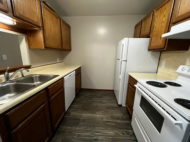 709 Fieldstone Ct #19 — Photo 3