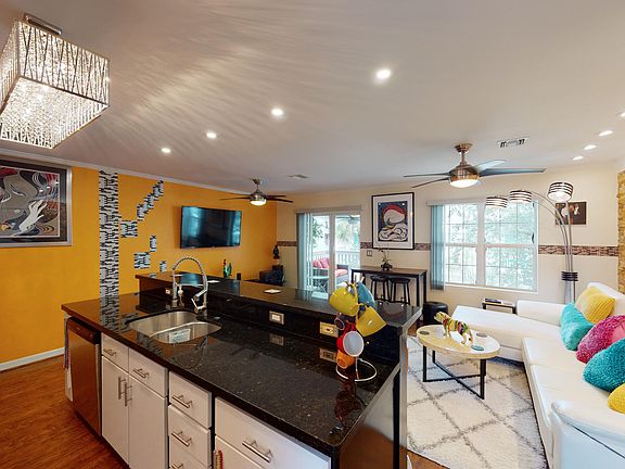 4th image of 3029 N Roosevelt Blvd APT 10