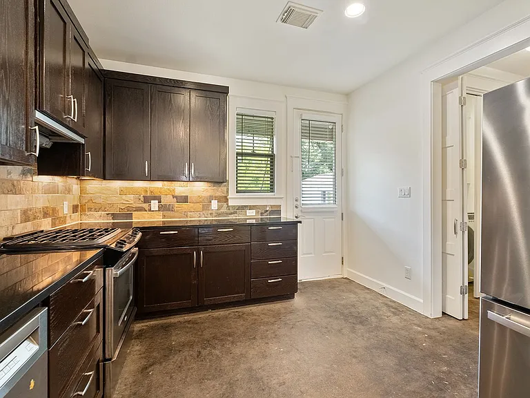 5608 Grover Ave — Photo 11