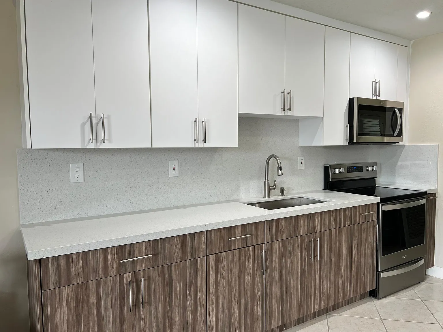 1175 W 33rd Pl — Photo 3