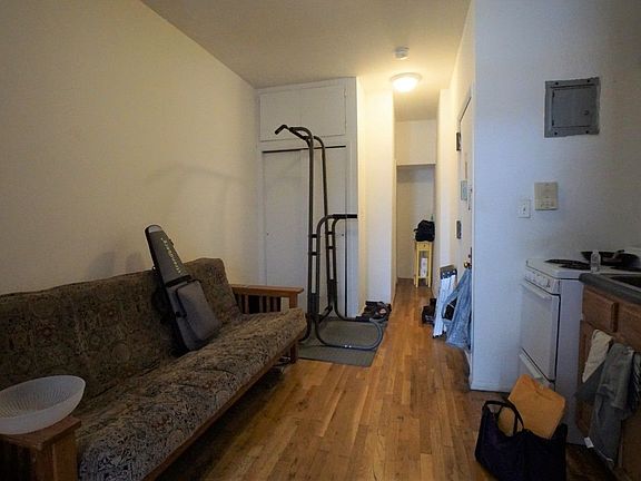 3rd image of 206 E 6th St #4A