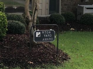 1913 Mountain Laurel Ln, Hoover, AL 35244