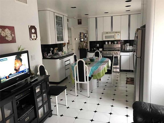 4th image of 8760 26th Ave #4