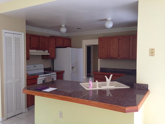 3rd image of 415 Everwood Dr