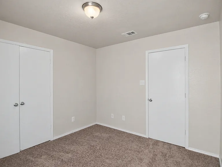 3304 Regency Ct — Photo 15