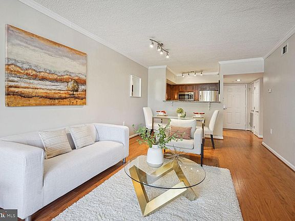 5th image of 1001 N Randolph St APT 211
