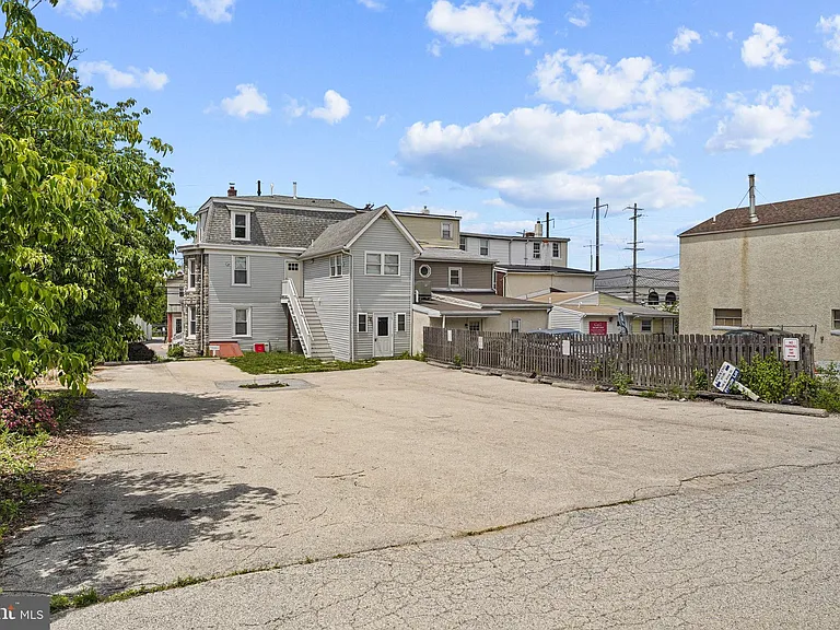 116 E King St — Photo 25