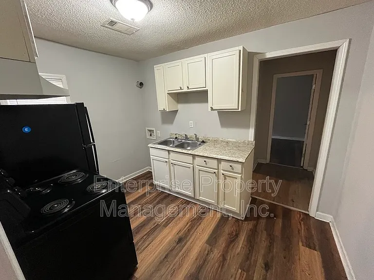 677 Buntyn St #2 — Photo 3
