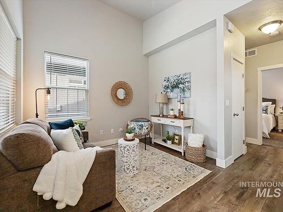 5th image of 3649 N Kay Ln