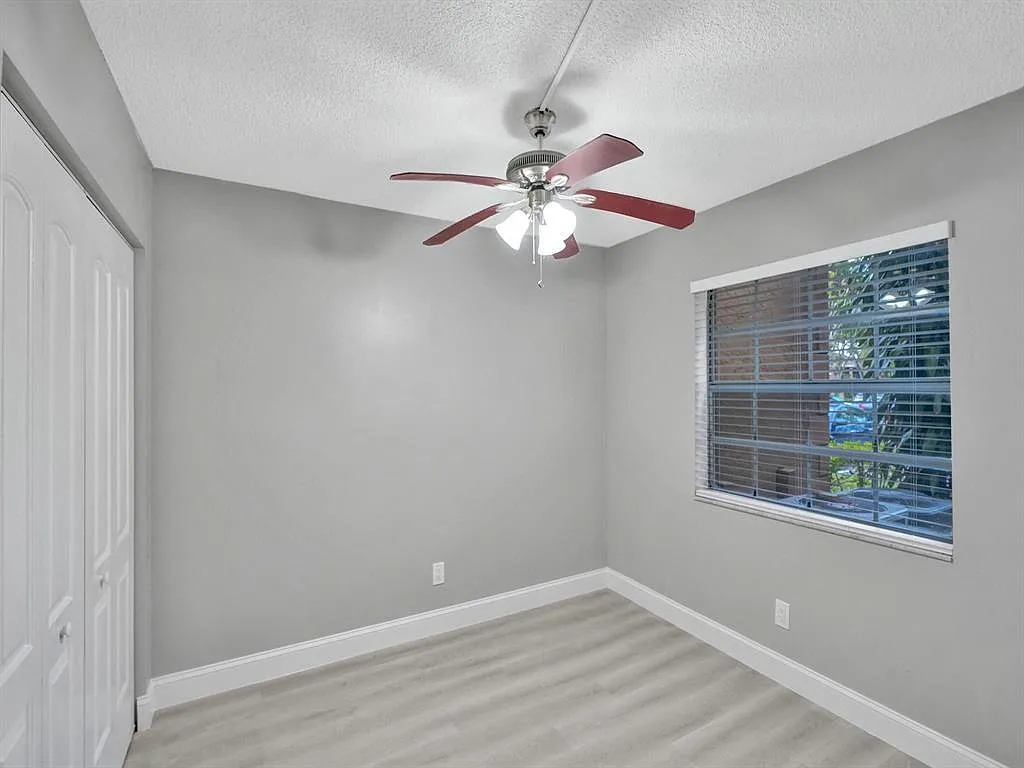 2 bed, 2.0 bath, 914 sqft, $2,300 — Photo 4