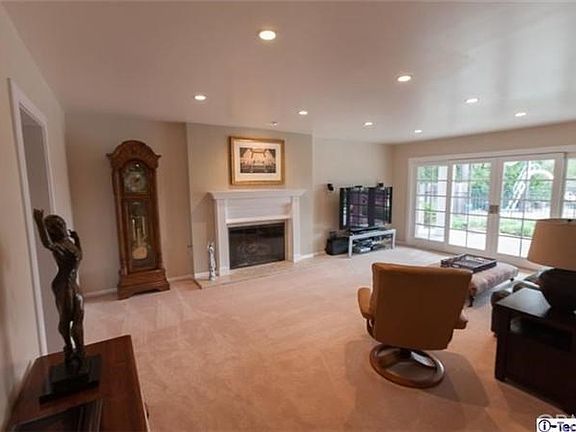 3rd image of 3532 Emerald Isle Dr