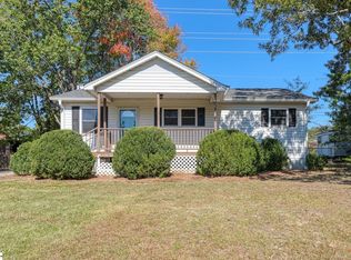 22 Maywood Dr, Taylors, SC 29687