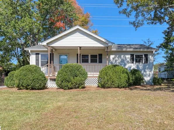 22 Maywood Dr, Taylors, SC 29687