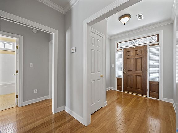 2nd image of 3105 Waterman Dr SE