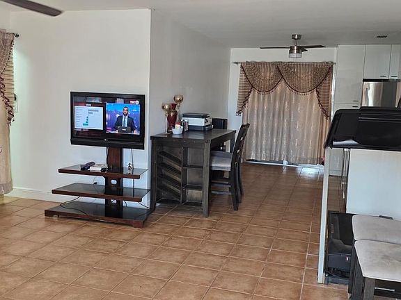 4th image of 565 NW 54th St