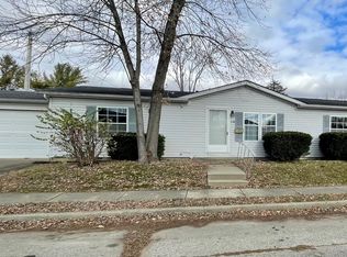 208 Grove St, Greenfield, IN 46140
