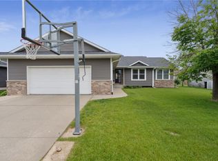 1725 49th St, Marion, IA 52302