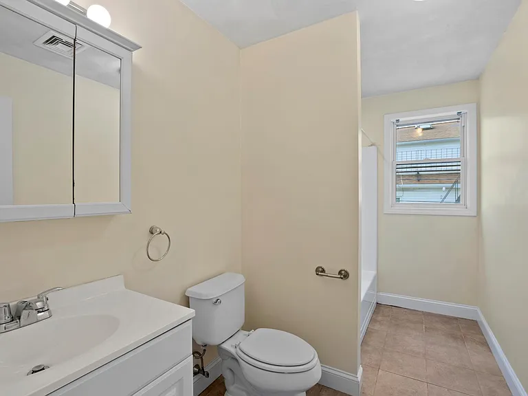 103 Bay View Ave — Photo 12