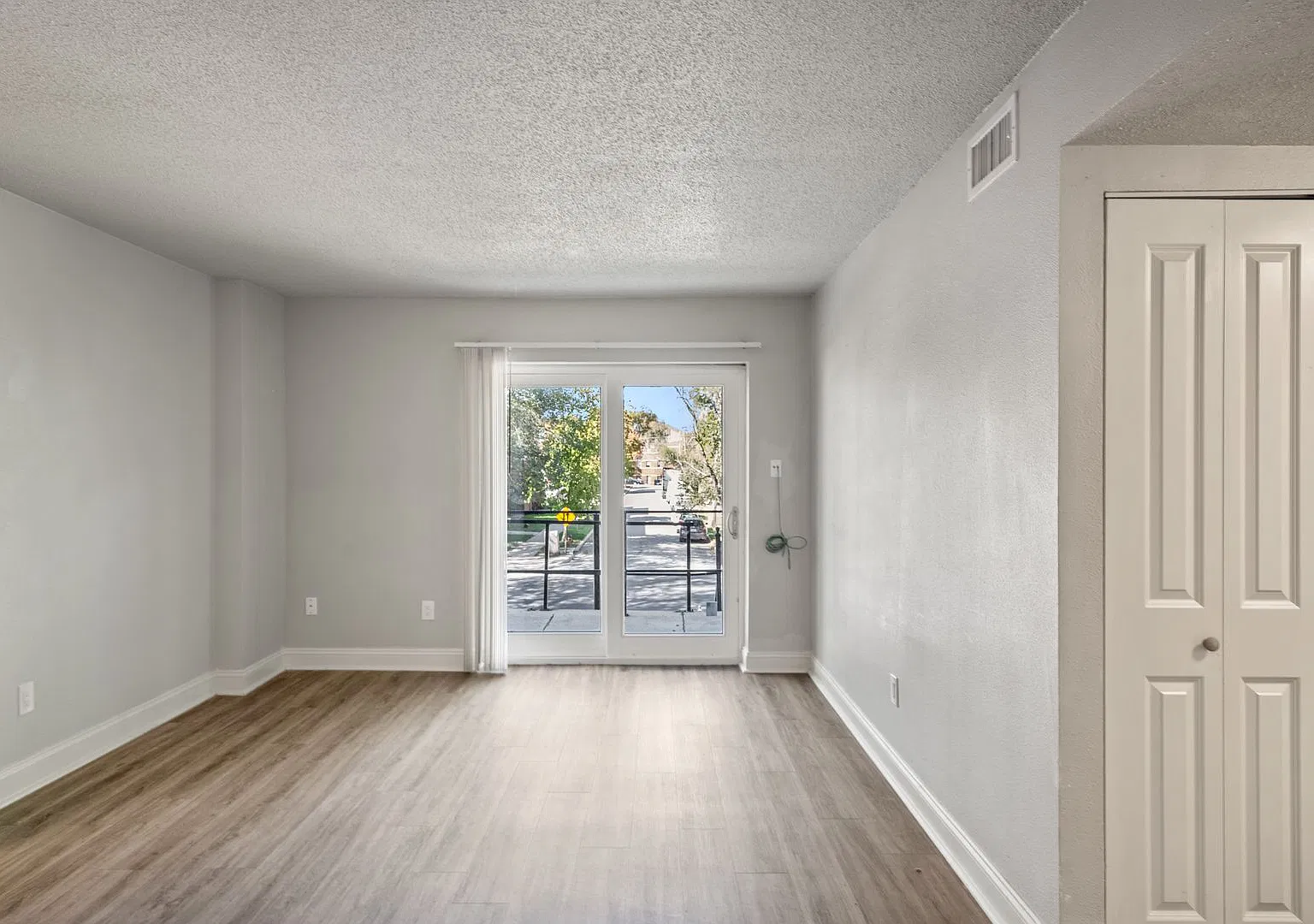 Pendleton Heights Apartments — Photo 4