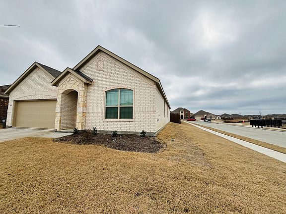 3rd image of 1213 Mahogany Ln