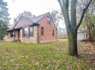 33166 Raphael Rd, Farmington Hills, MI 48336