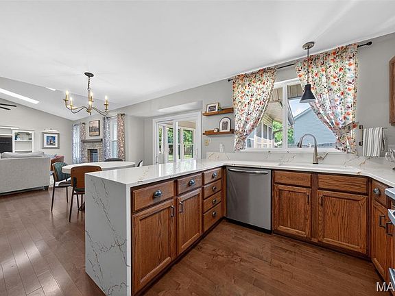 3rd image of 1701 Renoir Dr