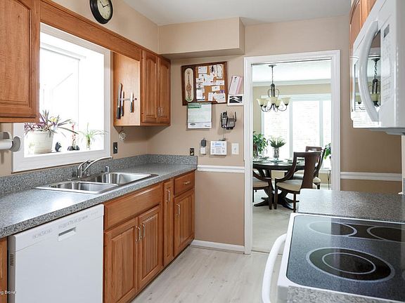 RealTourCast Weisberg Rosedale (16 of
